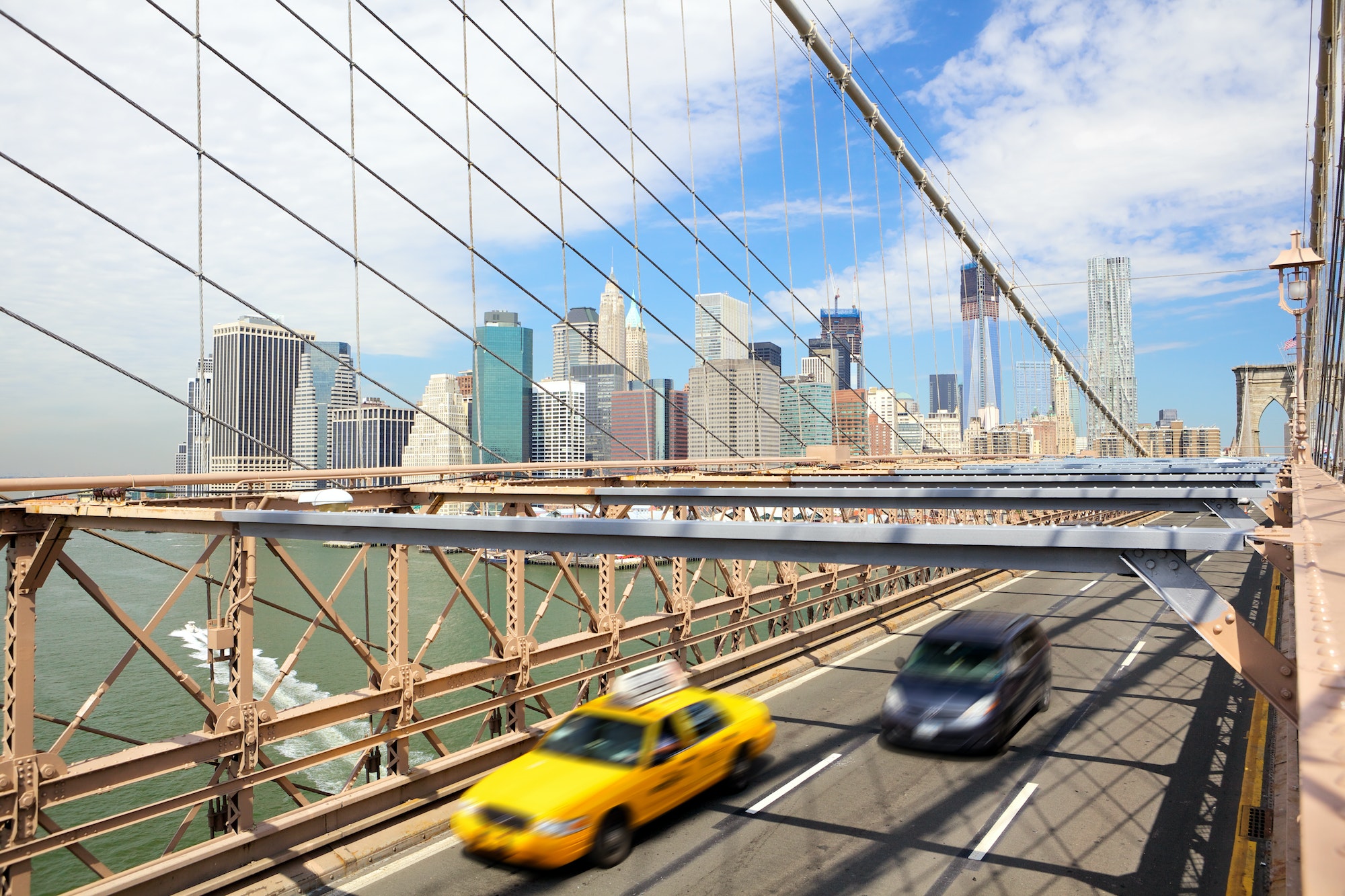 New York, Brooklyn Bridge and taxi cab